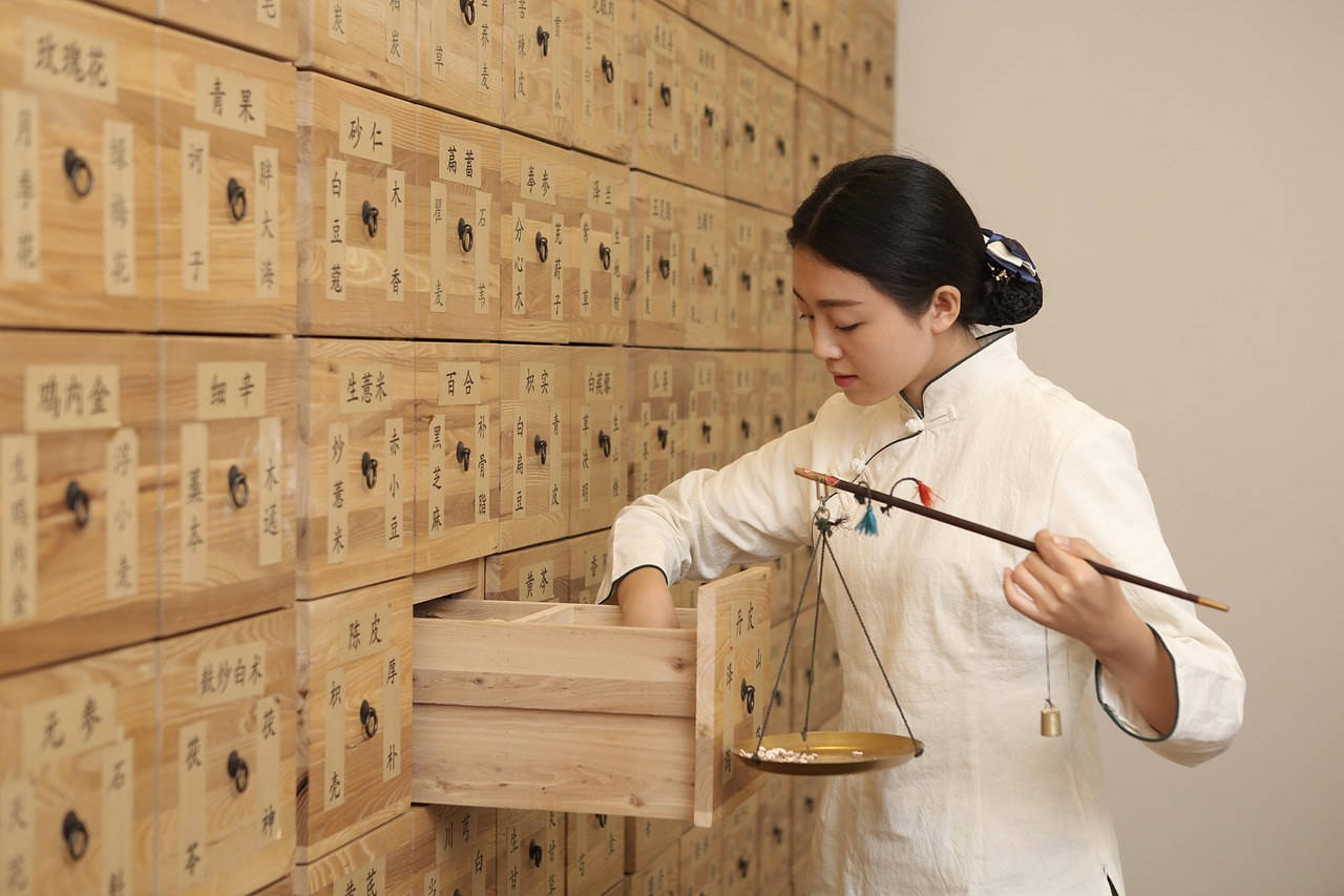 chinese medicine, fill a prescription, traditional chinese medicine, keep in good health, physician, female, chinese medicine, chinese medicine, chinese medicine, chinese medicine, chinese medicine