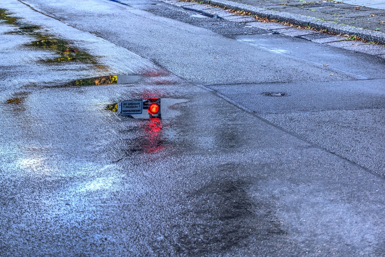 traffic light, reflection, puddle, water, rain, road, asphalt, tar, nature, roadway, red, traffic signs, traffic, signal, hdr, high dynamic range, contrast