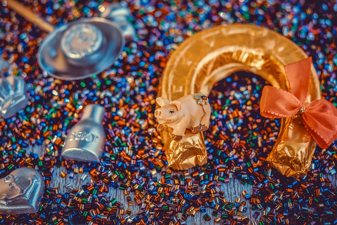 glücksschwein, hufeisen, wachsgießen, silvester, glückssymbole, schweinchen, glück, glücksbringer, neujahr, jahreswechsel, glücksbote, neujahrsgrüsse, grußkarte, wachsgießen, silvester, silvester, silvester, silvester, silvester, glücksbringer, glücksbringer, glücksbringer