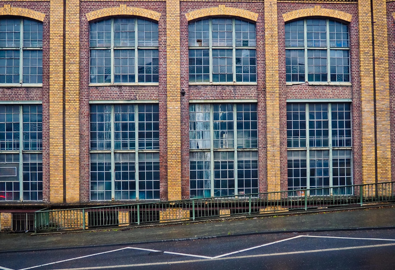 architektur, fabrik, fenster, fassade, industrie, gebäude, fabrikhalle, industriegebäude, fabrikgebäude, alt, backstein, glas, sprossenfenster, industrieanlage, vergangenheit