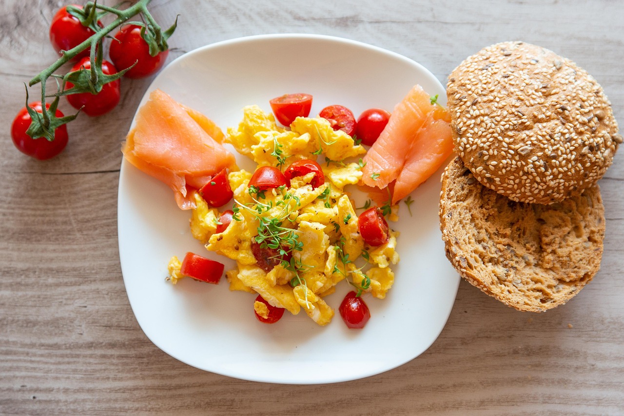 brunch, uovo, salmone, panino, pomodori, cibo, colazione, brunch, brunch, brunch, brunch, brunch