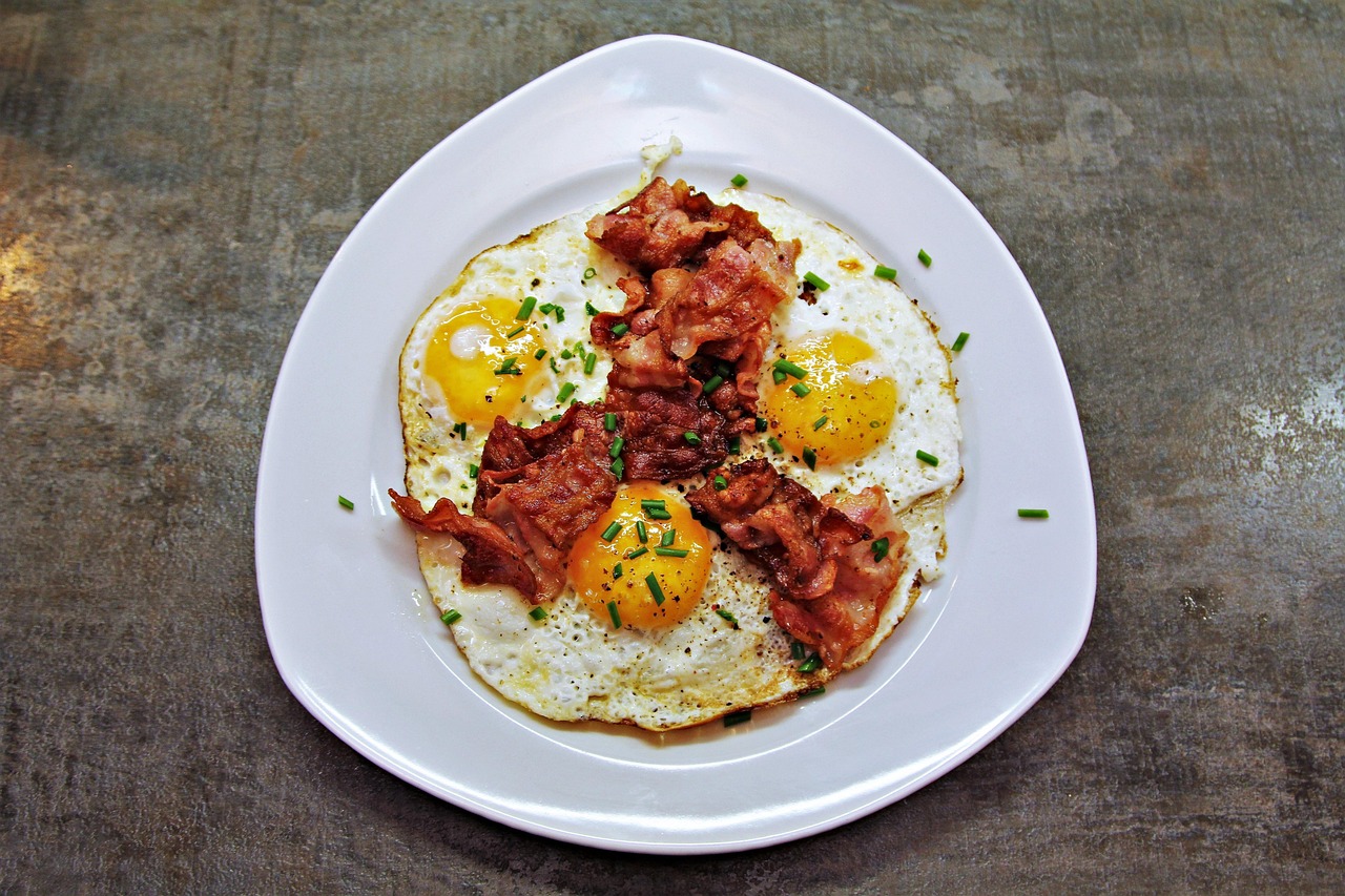 eggs, fried egg, bacon, protein, food, yummy, meal, egg yolk, egg, yolk, tasty, cook, breakfast, strength food, egg white, egg dish