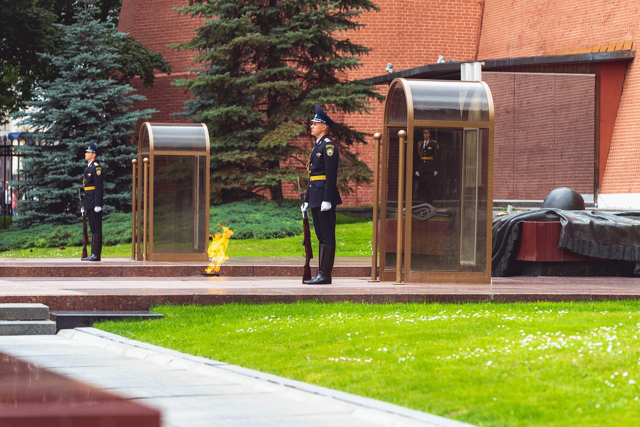 tomb of the unknown soldier, the eternal flame, honor guard, kremlin, moscow, russia, nature, summer, guards