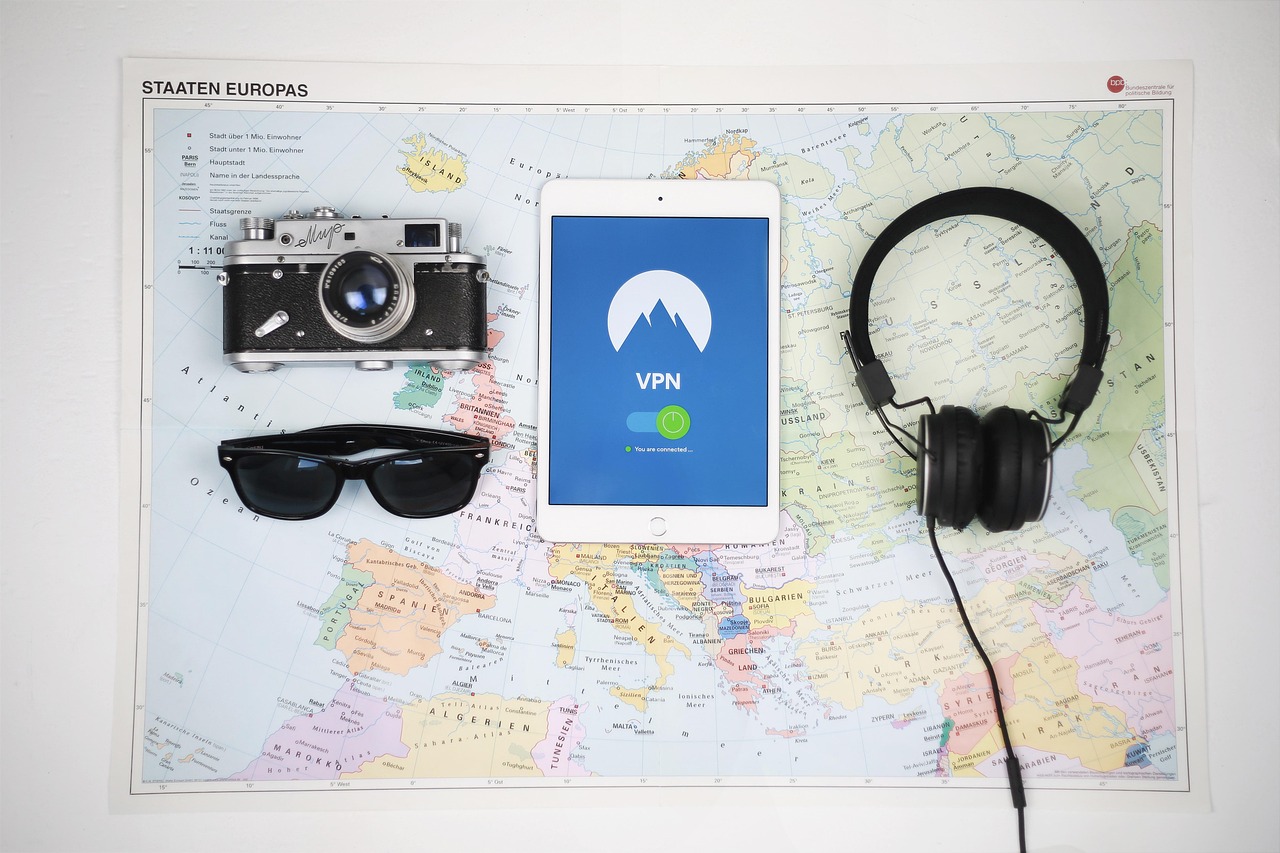 vpn, persönliche daten, persönliche sicherheit, cyber-attacken, hacken, malware, computer-service, internet sicherheit, vpn für computer, privatsphäre, tablette, natur, sonnenbrille, amerika, reisen, ferien, karte, kopfhörer, rucksackreisen, flugzeug, sommer, reisen nach china, tourismus, reise, ziel