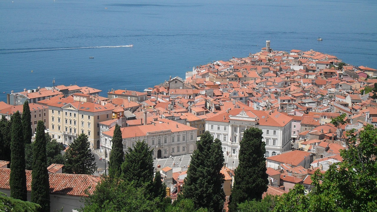 piran, slovinsko, more, architektúra, jadranský, starý, príroda, mesto, historický, voda, pobrežie, európa, budova, pamätník, krajina, strechy, pobrežné
