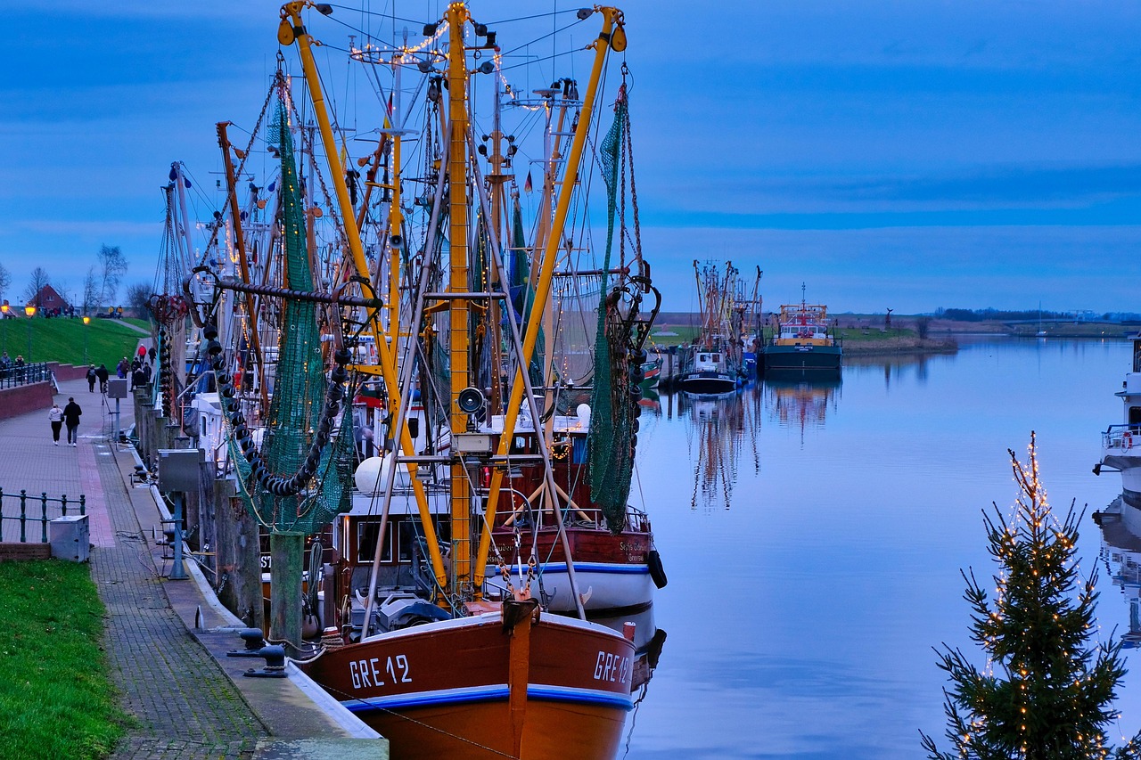 greetsiel, λιμάνι, ostfriesland, κόπτης ψαρέματος, πλοίο, κόπτης, κόφτης καβουριών, αλιευτικό λιμάνι, ψαρόβαρκα, περιοδεία εις αξιοθέατα μέρη, διάθεση, μοτίβο διακοπών, boathouse