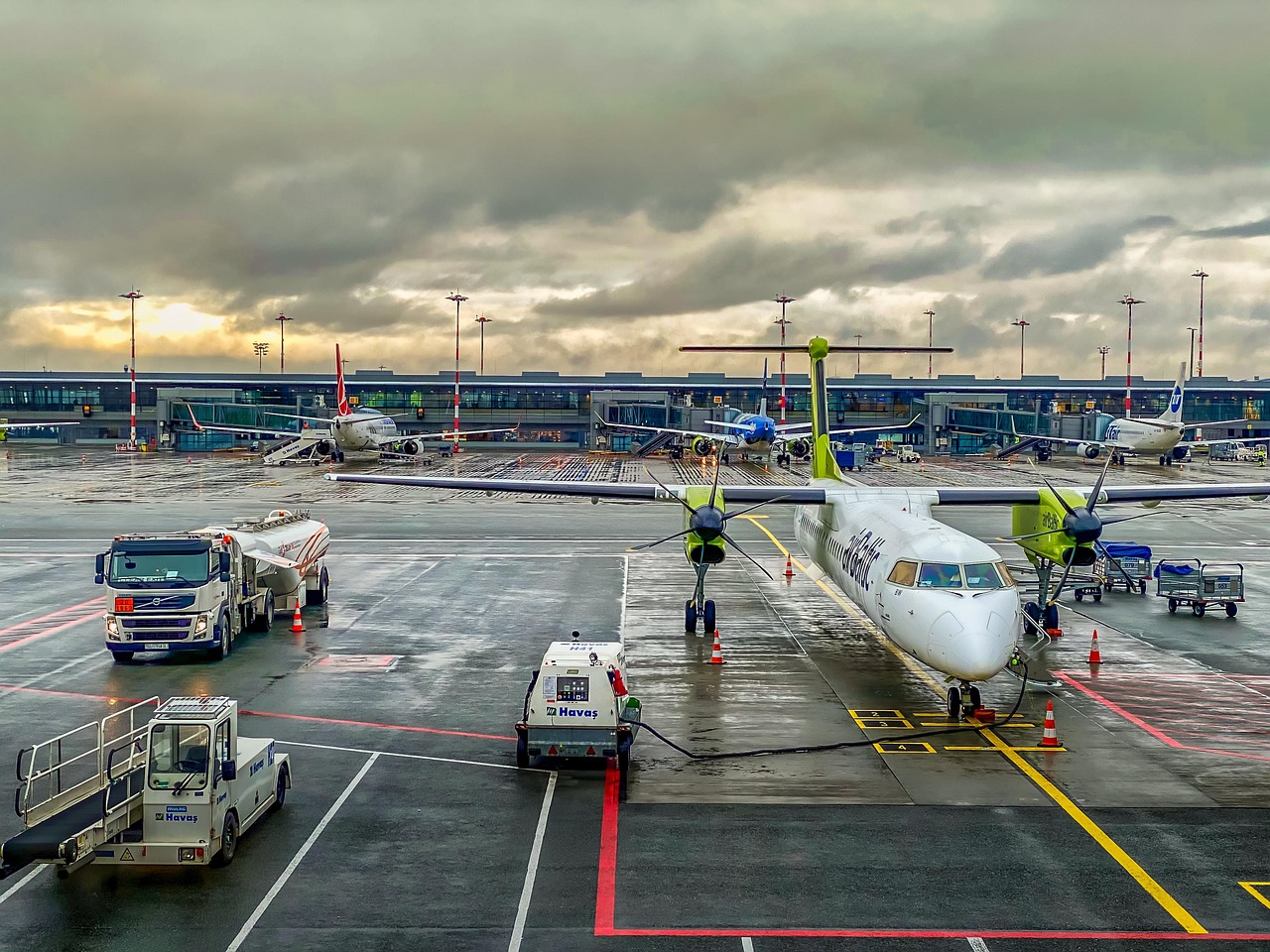 l'avion, aéroport, ciel, avion, avions, nature, vol, transport, aile, ciel bleu, battant, paysage, salon de l'aéronautique, des nuages, air, moteur, voyages, l'aviation, les avions, voyage, bleu, vacance