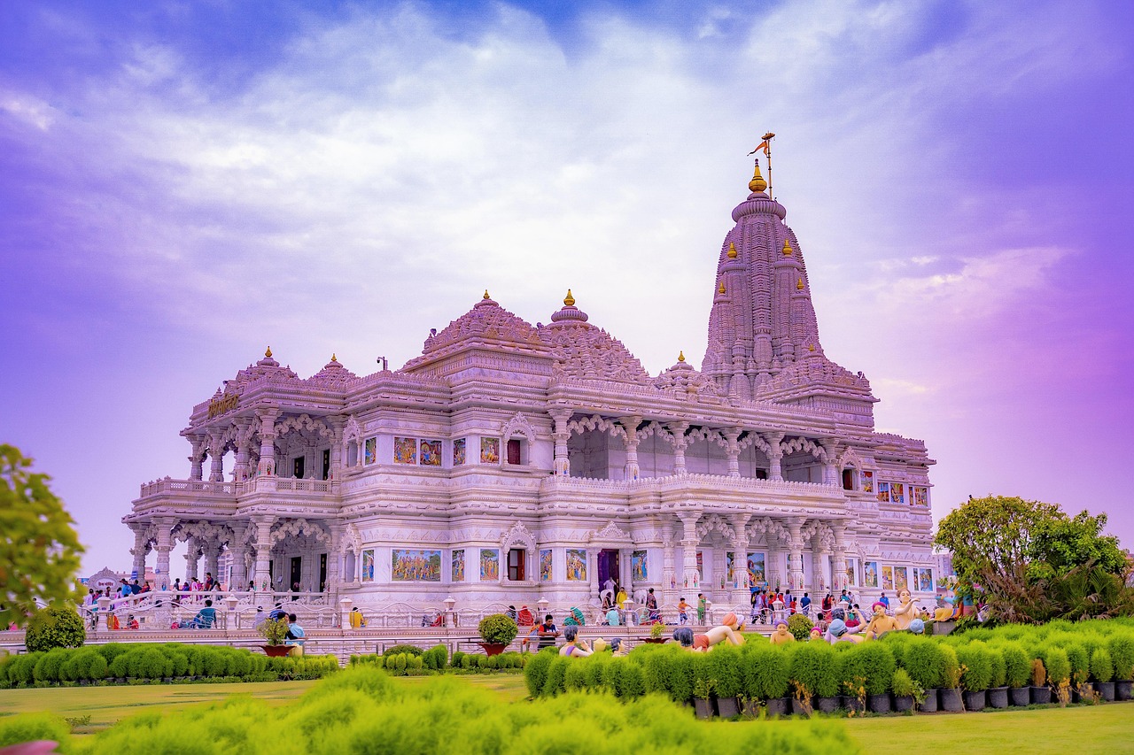 indische tempel, natur, vrindavan, mathura, radha krishna, kinderwagen-tempel, kinderwagen mandir, kinderwagen, tempel, draussen, religion, menschen, asien, indien, religiös, hindu, landschaft, radha, mandir, sonnenuntergang, krishna, himmel, architektur, prem, weiß, gebäude