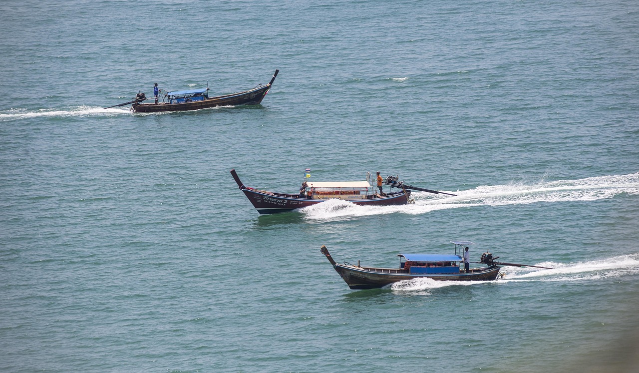 nautico imbarcazione, mare, spiaggia, asia, tailandia, mare delle andamane, krabi, natura, isola, viaggio, costa, vacanze, sabbia, culture, paesaggio, turismo, acqua, estate, longtail, destinazioni di viaggio, clima tropicale, all'aperto, paesaggi, paesaggio marino, blue cultura