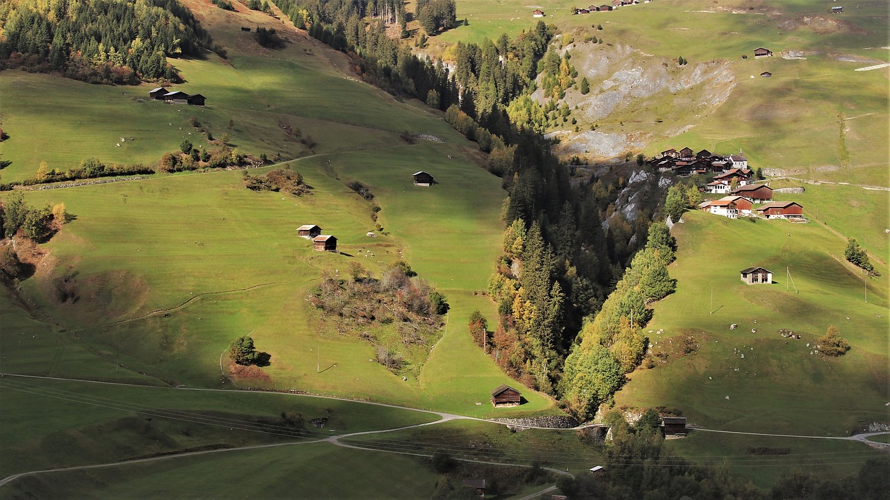 etapa, kabíny v horách, roklina, dedina, medzera, skala, osídlenie, krajiny, alpské obce, vysokohorský, top, pohľad, panorama, vrch, výška, scenérie, pozrite sa, prekrývať, lúka, idylické, príroda, príroda tapety, zelená, idyliczny, životný štýl, v tieni