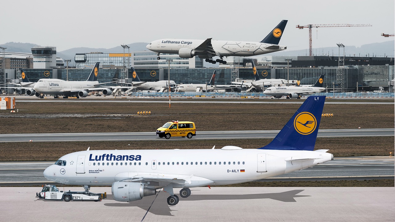 fotomontaggio, jet e facoltativa e modificato, bulli isolato, pista, aeroporto, approdo, aereo, viaggio, volante, aviazione, passeggeri aerei, volo, aerei, lufthansa, airbus 319-100, trasporto aereo, mondiale reisestop, comporre, lufthansa, lufthansa, lufthansa, lufthansa, lufthansa