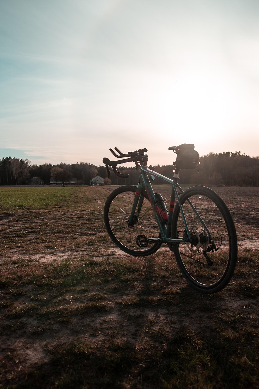 rower, wycieczki, wycieczka, wyprawa, gravel, rower szosowy, przygoda, lato, krajobraz, rowerowych, kolarstwo, podróż, natura, jazda, drogi, wiejska droga, wieś, droga, jesień, wiosna, las, sceniczny, niebo