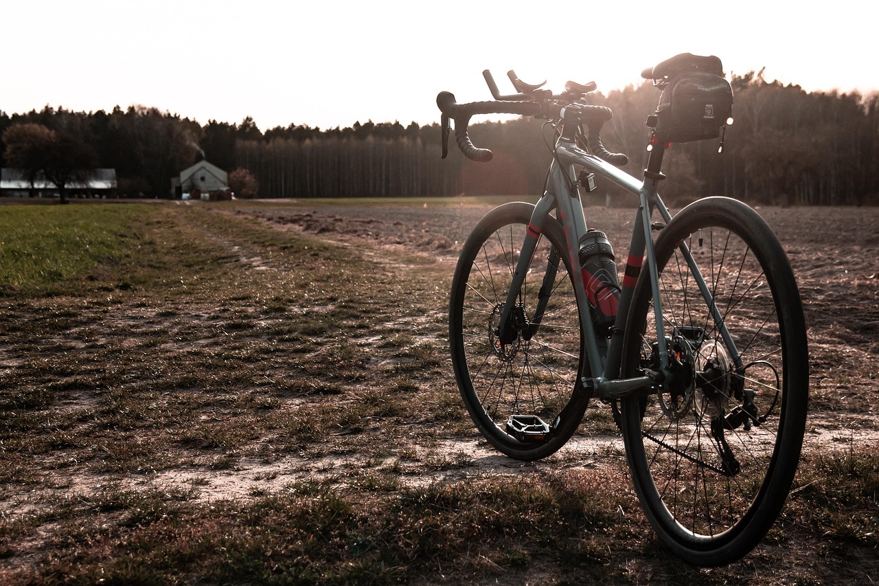 rower, wycieczki, wycieczka, wyprawa, gravel, rower szosowy, przygoda, lato, krajobraz, rowerowych, kolarstwo, podróż, natura, jazda, drogi, wiejska droga, wieś, droga, jesień, wiosna, las, sceniczny, niebo