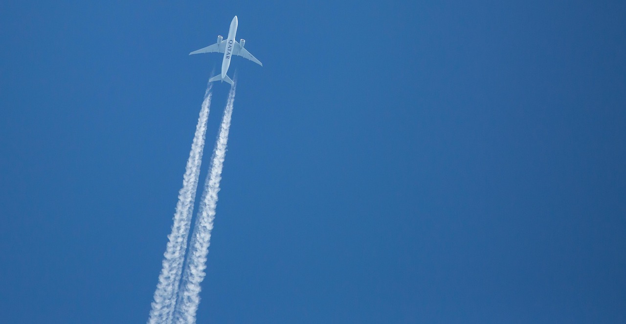 contrails, airplane, blue sky, sky, aircraft, flight, plane, flying, aviation, jet, atmosphere, transportation, contrail, chemtrails, nature, fly, high, quatar plane