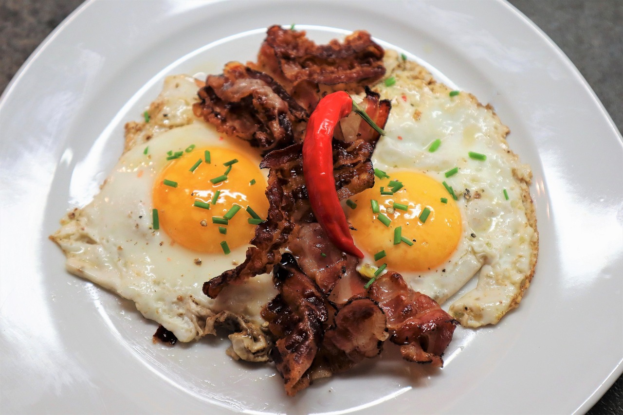 eggs, fried egg, yolk, protein, bacon, chives, breakfast, hearty, home cooking, egg, egg yolk, fried, tasty, tyrol, bavaria, snack, tradition, chilli, red, yellow, white, tomorrow