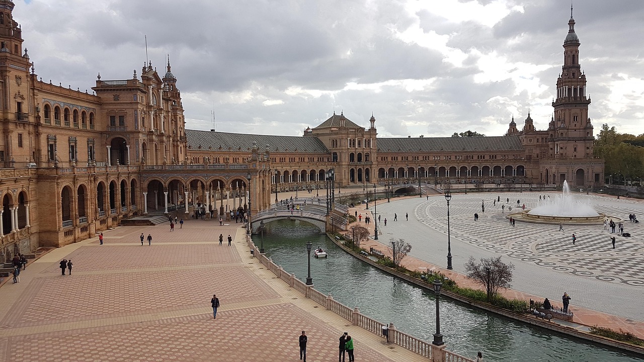 na placa de espana, seville, andalúzia, architektúra, budova, mesto, turizmus, medzník, cestovanie, historický, palác, prehliadka mesta, veža, kostol, slávny, mestské námestie, gotický, most, mestá tour, výlet do mesta, dovolenka, letné prázdniny