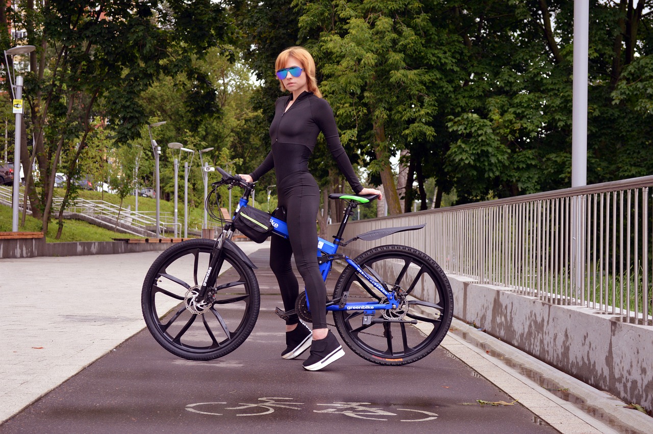 bike, cyklistika, žena, dievča, cesta na bicykli, zdravie, město, cyklista, športové, bicykle, vhodnosť, aktívne, doprava, cestné, pohyb, kolesá, ľudia, silueta, znamenie