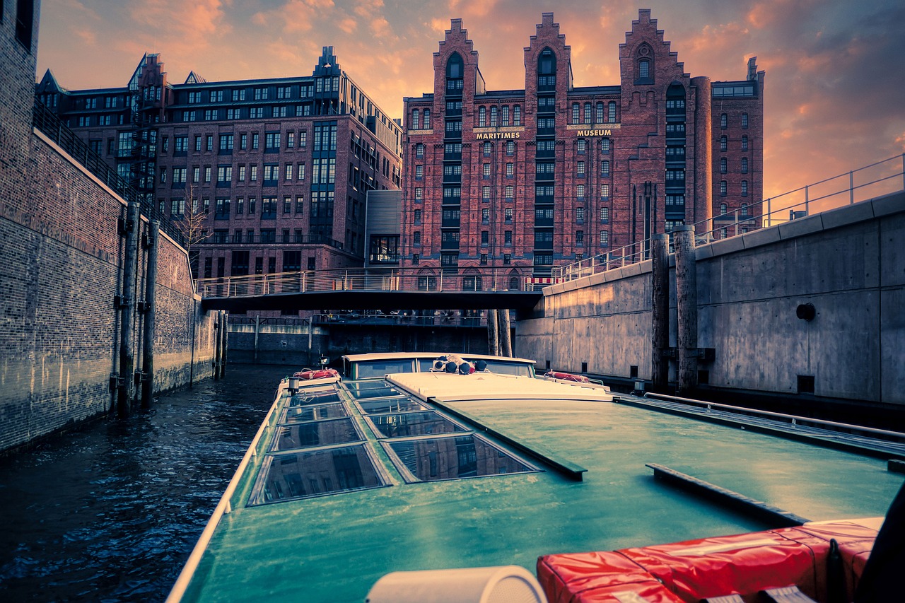 bygning, lagre, skib, krydstogt, kanal, havn, forsendelse, elbe, vand, natur, by, arkitektur