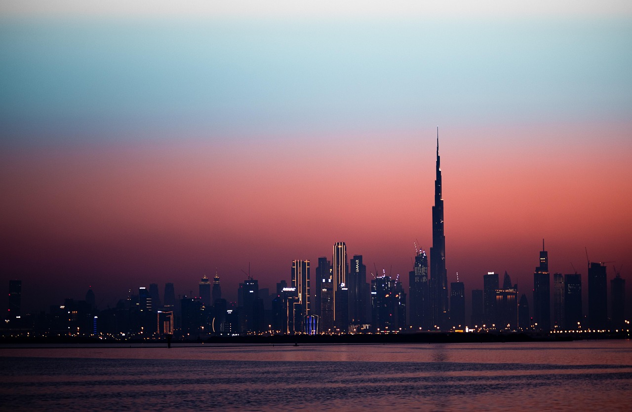 dubai, luonne, auringonlasku, horisonttiin, kaupunki, kaupunkikuvan, pilvenpiirtäjä, yö, rakennukset, torni, kaupunkilainen, iltahämärä, hämärä, kaupunkimaisema, pääkaupunkiseudun