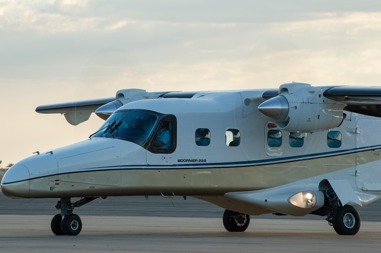 flugzeug, malawi, turboprop-flugzeug, charta, dornier 228, ulendo airlink, internationaler flughafen lilongwe, internationaler flughafen kamuzu