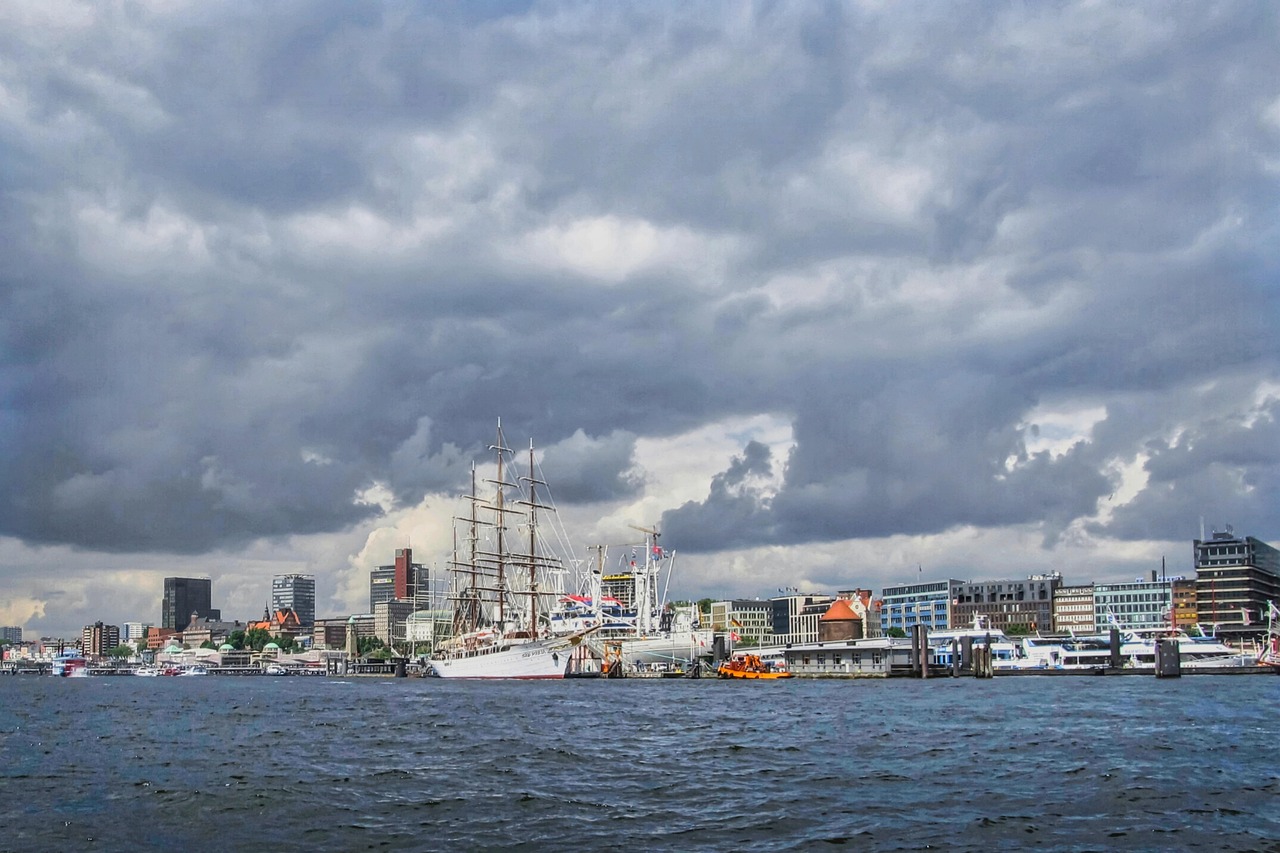 hamburg, kikötő, hajók, tenger, víz, természet, szállítás, felhők, vízi utak, kereskedelmi, utazás, idegenforgalom
