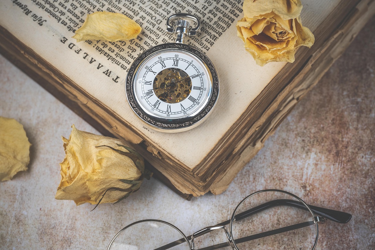 alte taschenuhr, laptop-hintergrundbild, mac-hintergrundbild, taschenuhr, 4k-hintergrundbild 1920x1080, schöne tapete, hintergrundbild in hd, kostenloser hintergrund, vintage-uhr, nahaufnahme, full-hd-hintergrundbild, hintergrund, coole hintergründe, buchen, hintergrundbild 4k, windows wallpaper, kostenlose tapete, 4k-hintergrundbild, hd-hintergrund, getrocknete rosen, desktop-hintergründe, vintage-ästhetik