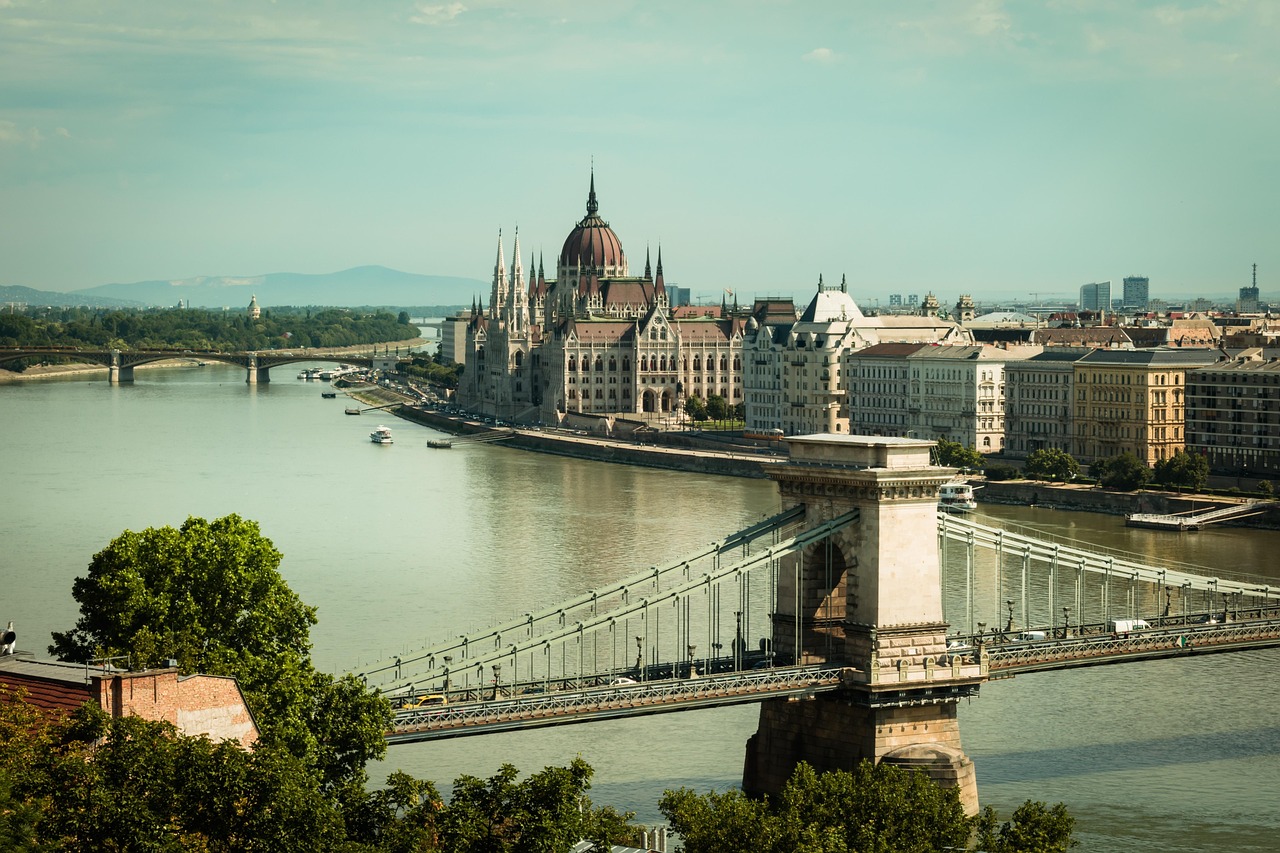 budapest, bro, flod, stad, skrivbordsbakgrunder, tapeter hd, buda, byggnader, tapeter 4k, huvudstad, hd tapeter, vacker tapet, 4k tapeter, gratis tapeter, kedjebro, 4k tapeter 1920x1080, stadsbild, arkitektur, donau, tapeter i full hd, bakgrund, stadens centrum, bärbar dator tapet, windows tapet, arv, fri bakgrund, landmärke, mac tapeter, känd, historisk, coola bakgrunder, europa, ungern, magyar