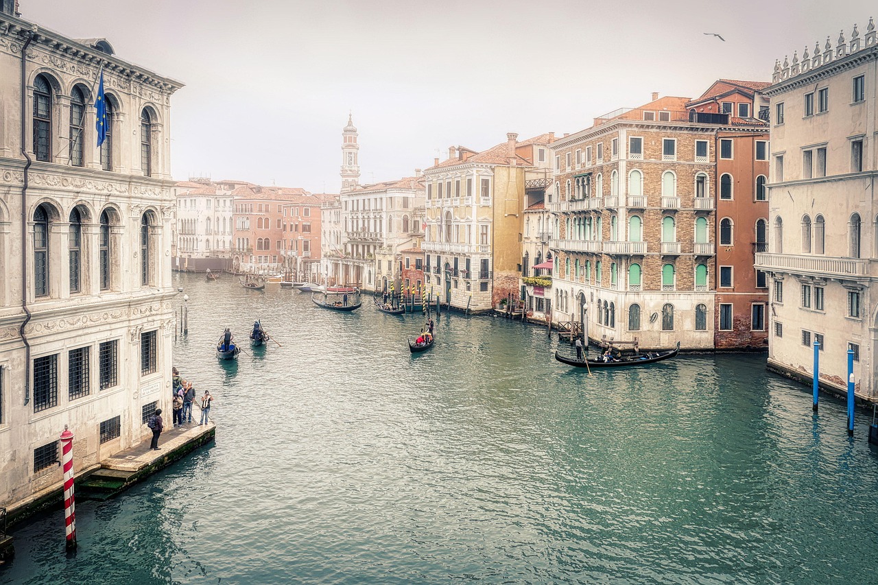 canal, apă, gondola, livrare, gondolier, natura, turiștii, romantic, bărci, veneția, italia, insulă, centru istoric, sit de patrimoniu, arhitectură, noiembrie
