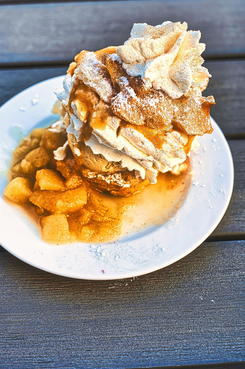 windbeutel, dessert, lebensmittel, süß, gebäck, lecker, essen, ernährung, kuchen, backwaren, nachspeise, süßspeise, schlemmen, brandteig, sahne, süßigkeit, kleingebäck, nascherei