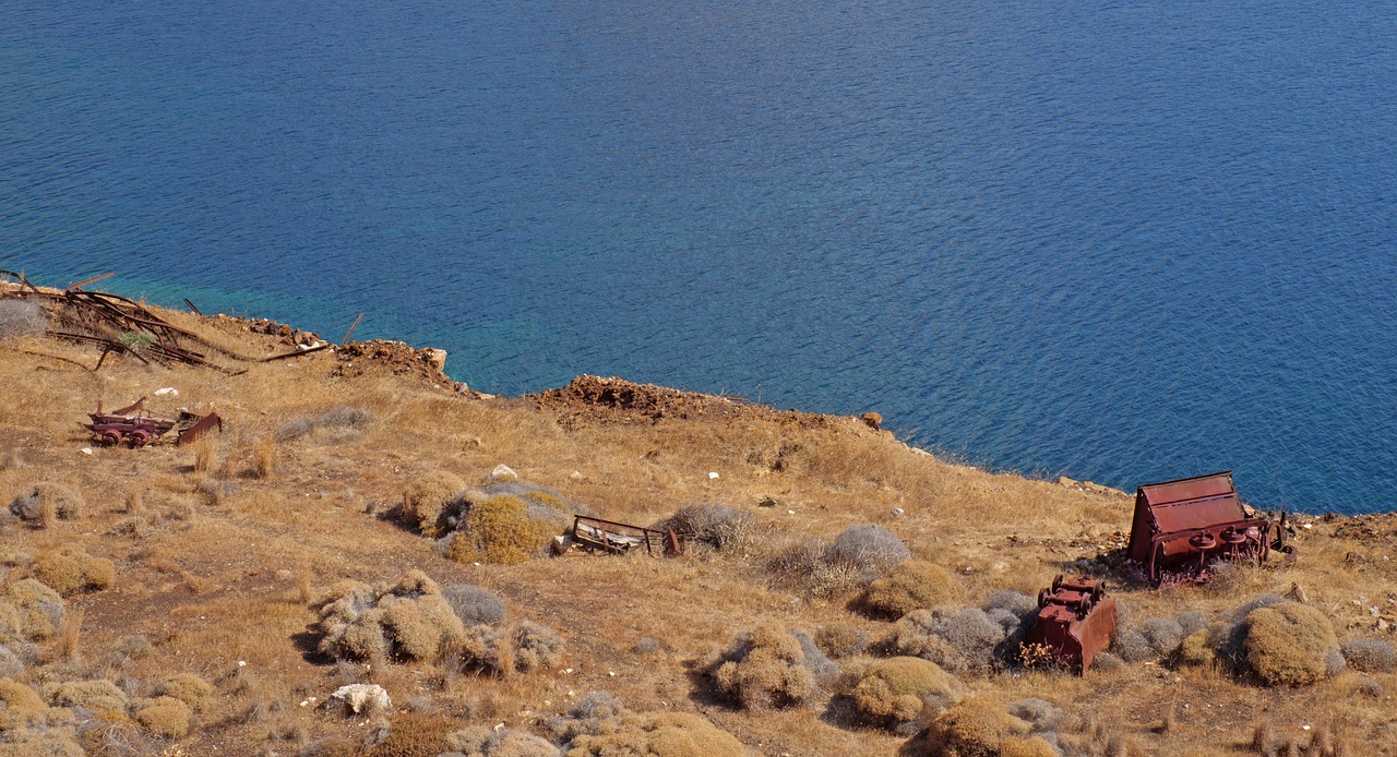 bergbau, serifos, erzabbau, altlast, natur, umweltsünde, altmetall, rost, meer, ozean