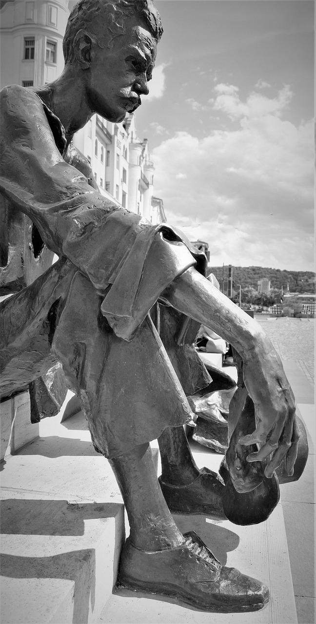 statua, attila józsef, brzeg dunaju, budapeszt, nadbrzeże, danube, dolny kamień doku załadunkowego, tak, poeta, węgierski poeta, nad dunajem, skórka melona, wiersz, dzień poezji, 11 kwietnia