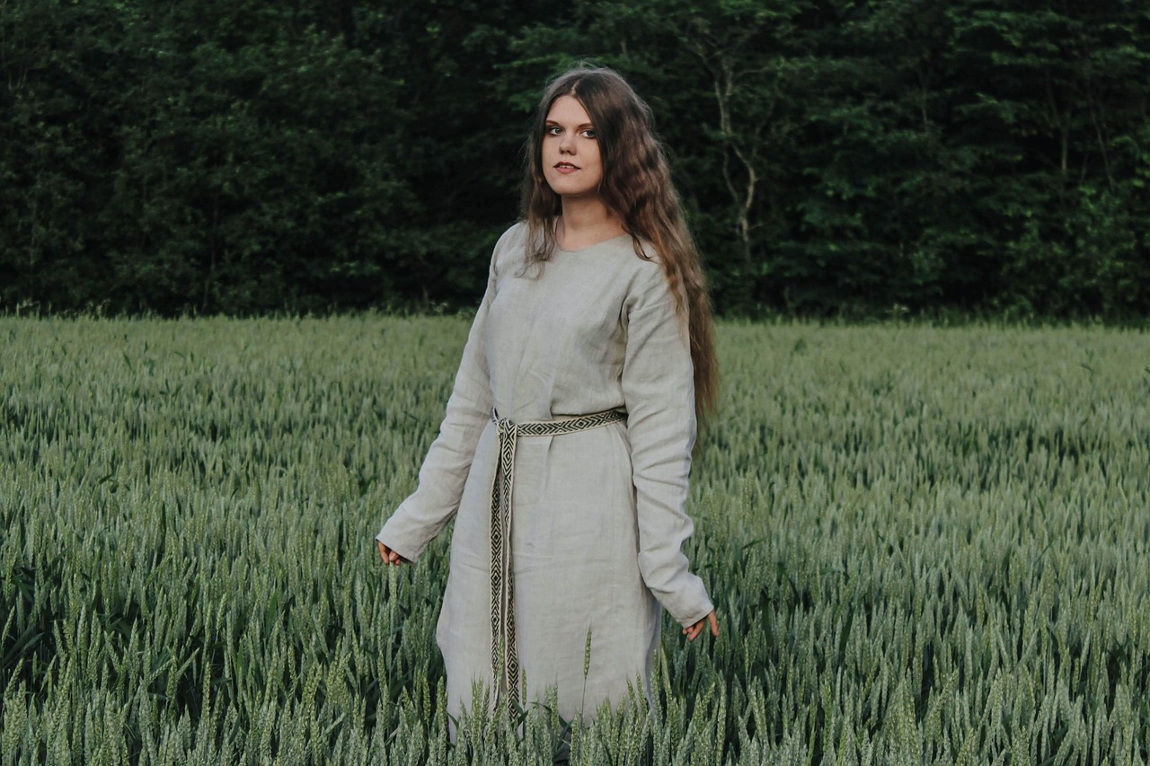mulher, solstício de verão, étnico, medieval, campo, viking, folk, modelo, folclore, floresta, arvores, fantasia, natureza, fêmea, traje, tradicional, tradição, história, mitologia, campo de cevada