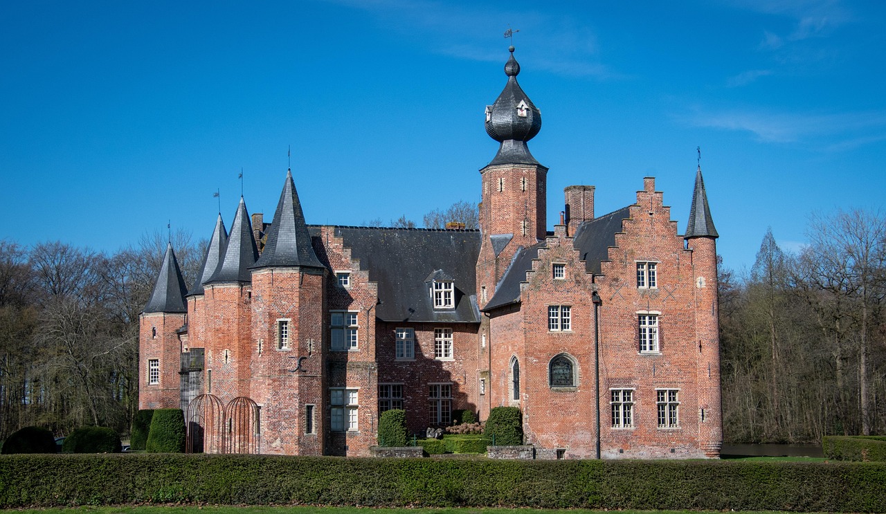 schloss, schloss rumbeke, belgische burg, renaissance-burg, historische gebäude, geschichte, architektur, türme, roter backstein, schlosshintergrund, röselare, belgien