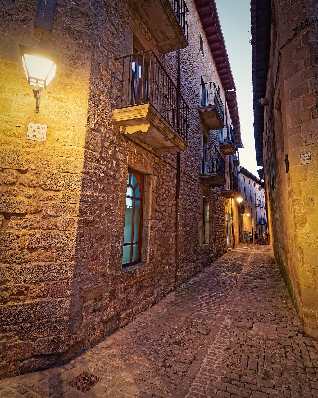 borgo medievale, sos del rey catolico, spagna, aragona, architettura storica, patrimonio culturale, così è il castello, chiesa di san esteban, case di pietra, pirenei, natura, paesaggi montuosi, fascino rurale, la tranquillità, storia, siti del patrimonio, destinazione turistica, bellezza scenica, attività all'aperto, turismo rurale