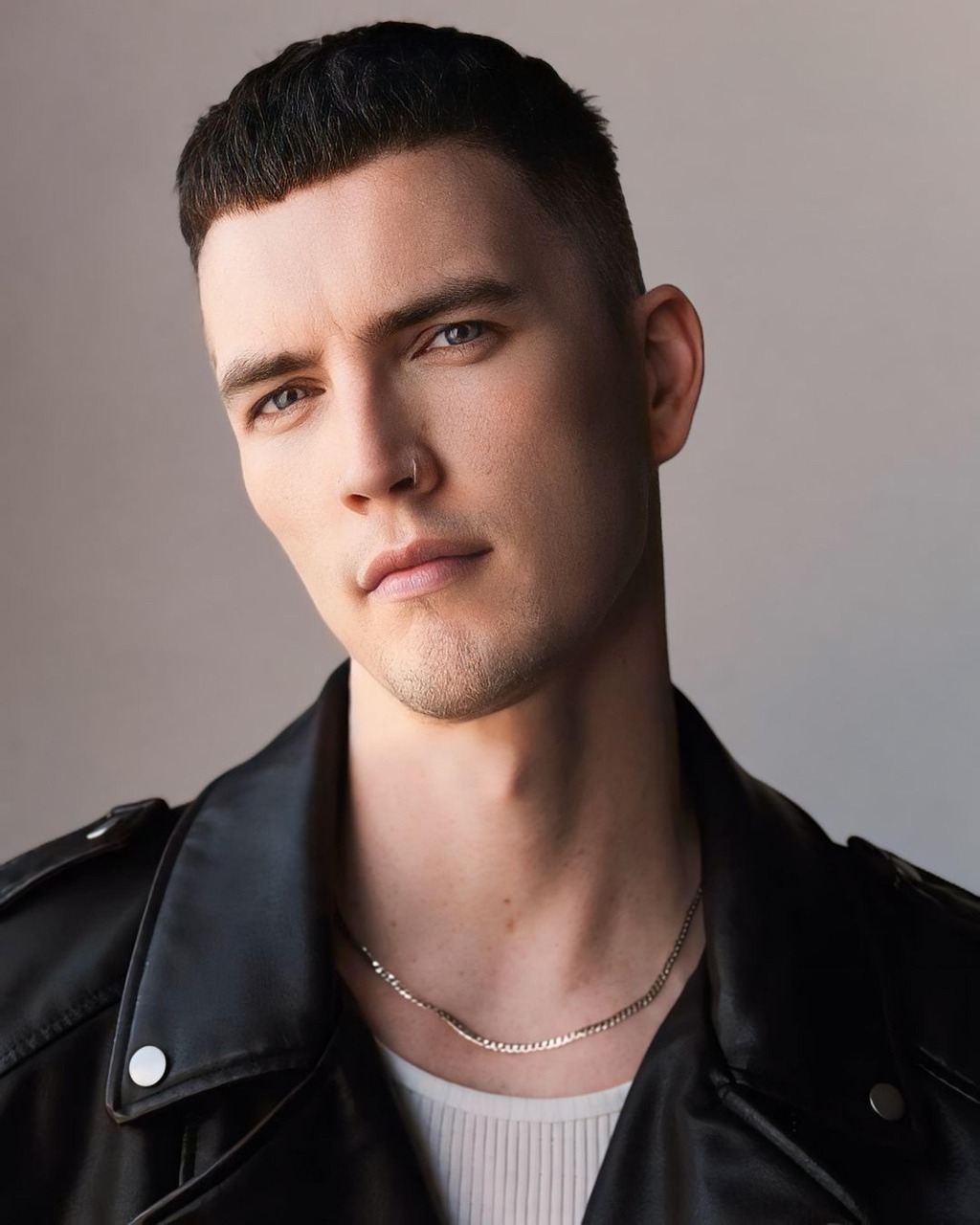 boy, face, model, attractive, man, look, charming, fashion, style, eyes, portrait, modeling, young, adult, mirada, headshot, photoshoot, profile, profile pic, business man, latino, mexican man