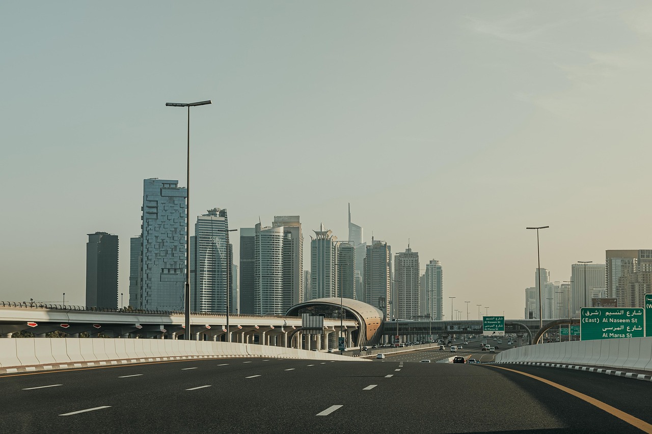 jumeirah-tó tornyai, dubai, város, uae, városi, építészet, építészeti fotózás, épületek, üzleti, vezetés, láthatár, belváros, országút, futurisztikus, sokemeletes épületek, tájékozódási pont, tájkép, közel-kelet, modern