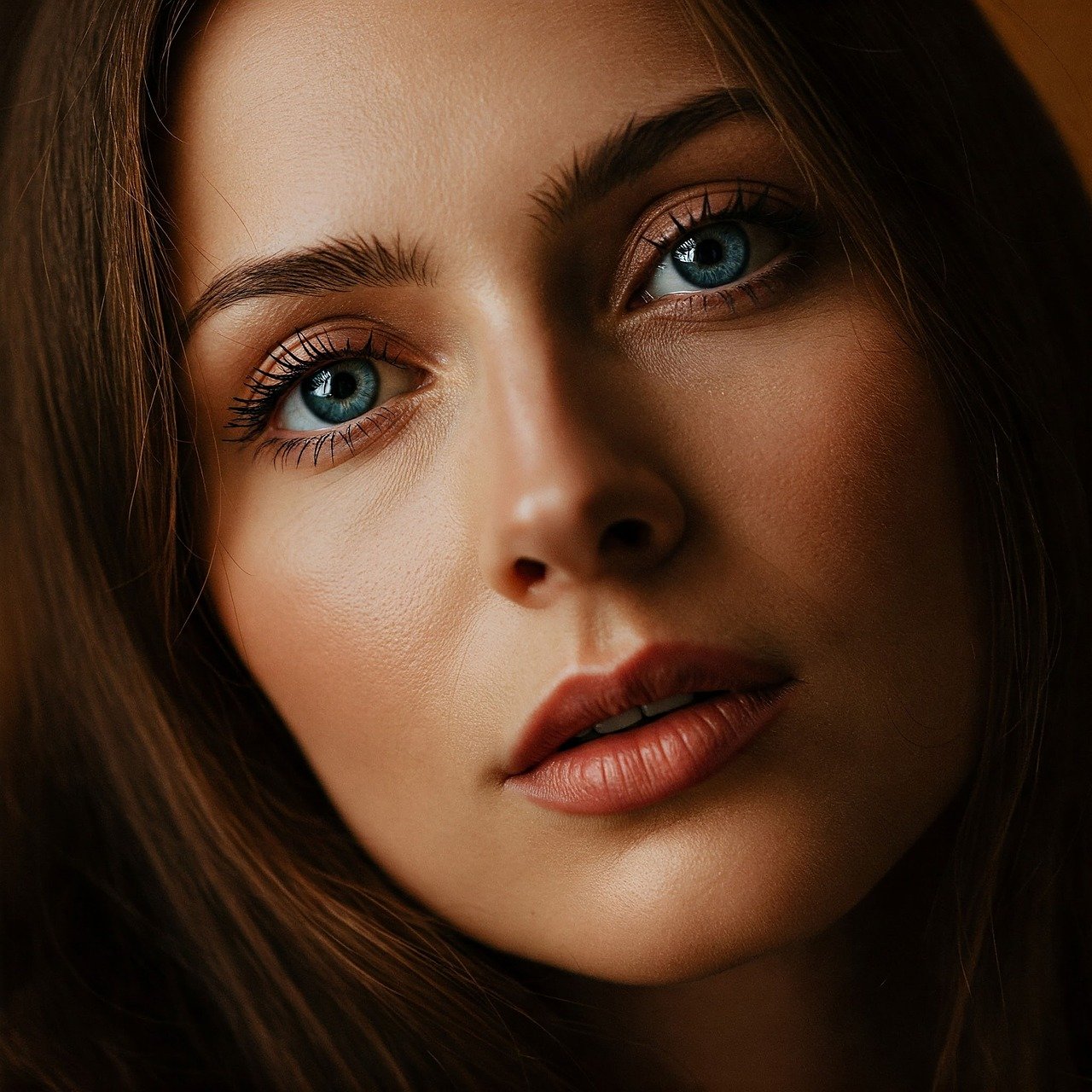 mulher, rosto, beleza, lindo, fêmea, garota, jovem, modelo, olhos, olhos azuis, lábios, maquiagem, glamour, elegante, à moda, atraente, pessoa, humano, macro, detalhe, olhando para a câmera, cabelo castanho, penteado, retrato, ai gerado