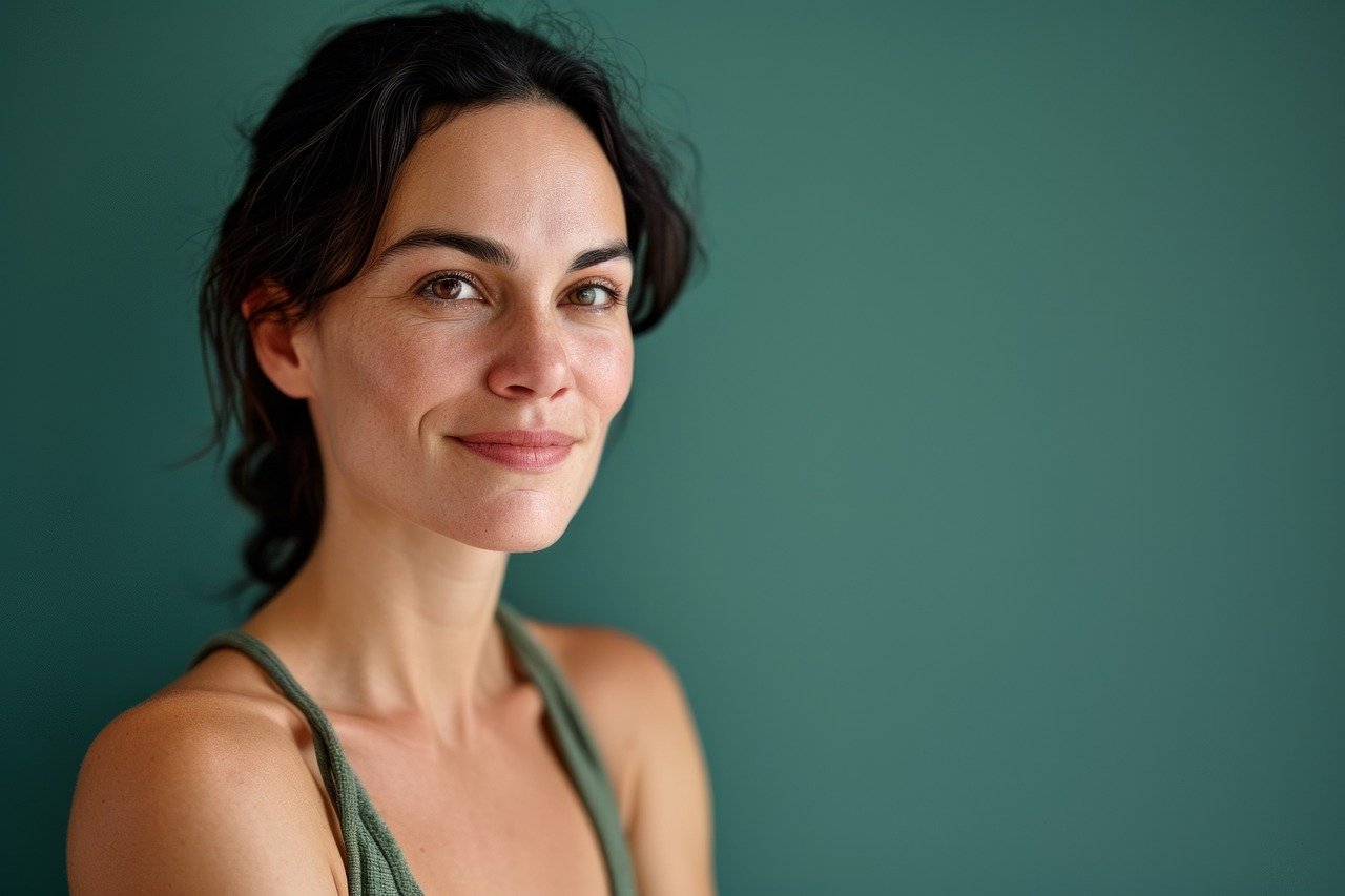 mulher, retrato, copie o espaço, mulher adulta, fêmea, fundos, propaganda, confiança, senhora, modelo, casual, o negócio, posição, rosto, à moda, moda, espaço em branco, isolado, maquete, ai gerado