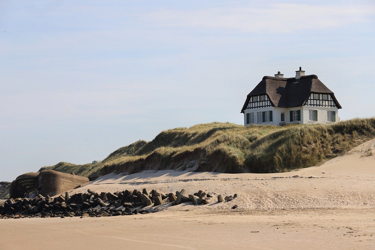 dom, plaża, dom na plaży, natura, morze, krajobraz, piasek, ocean, lato, wybrzeże, wakacje, chata, dom wakacyjny, woda, domek na plaży, wyspy, riverbank, woodhouse, jezioro, chmury, wydmy