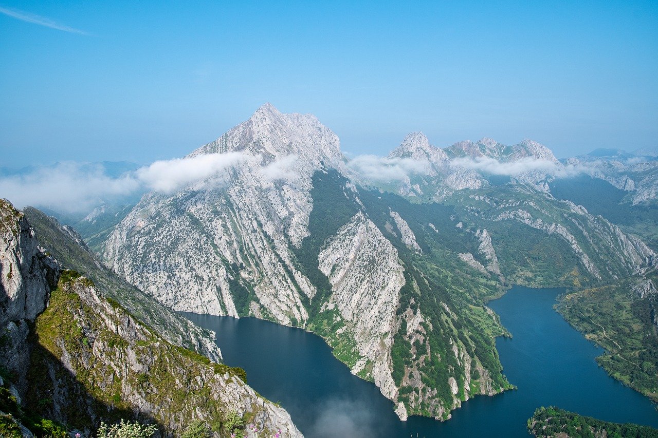 landscape, lake, moutains, darling, fog, clouds, nature, hiking, riaño