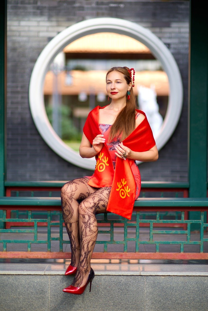 woman, exterior, the park, huamin, chinese style, chinese park, portrait, classic, romantic, model, posing, femininity, beautiful, young woman, exotic, asia