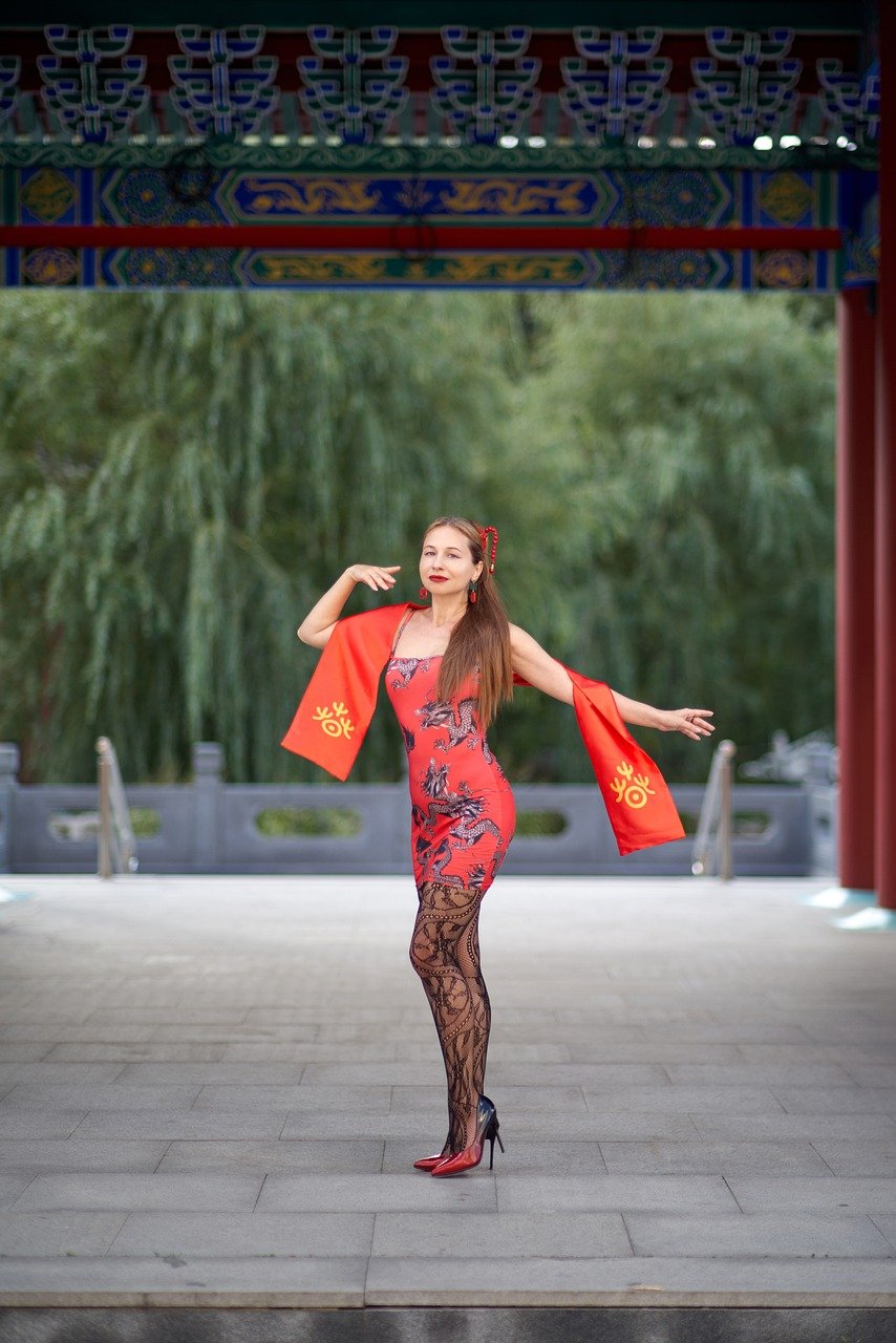 woman, exterior, the park, huamin, chinese style, chinese park, portrait, classic, romantic, model, posing, femininity, beautiful, young woman, exotic, asia