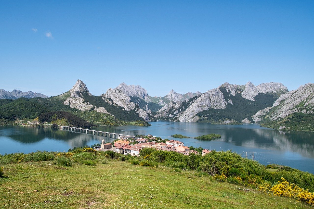 landscape, people, moutains, bridge, darling, clouds, nature, vegetation, hiking, riaño, lion