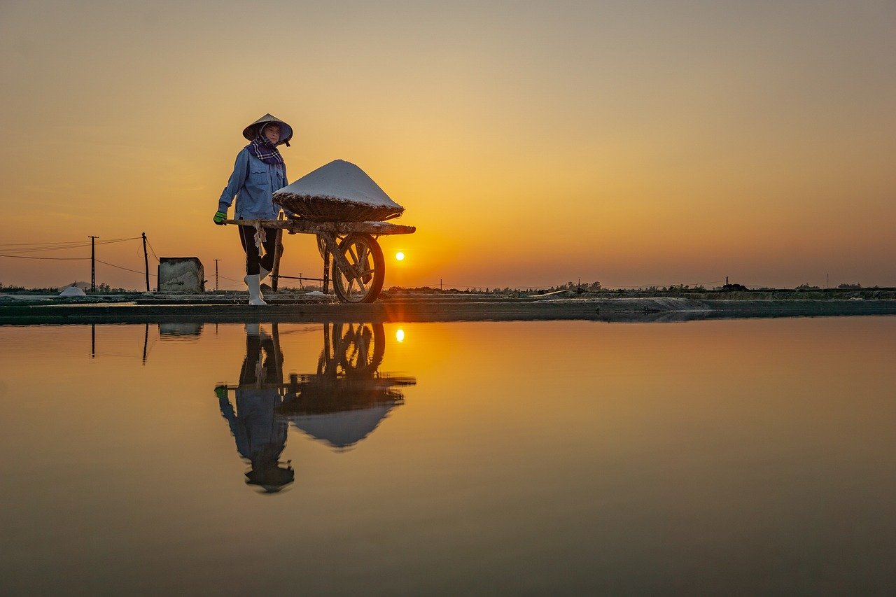 dawn, sunrise, landscape, clouds, nature, morning, sky, boat, silhouette, vietnam, relax, salt, woman, labor